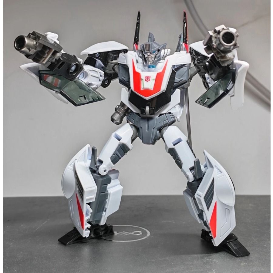 Model Kit Transformers - APC Transformation Toys IDW Wheeljack Wandering